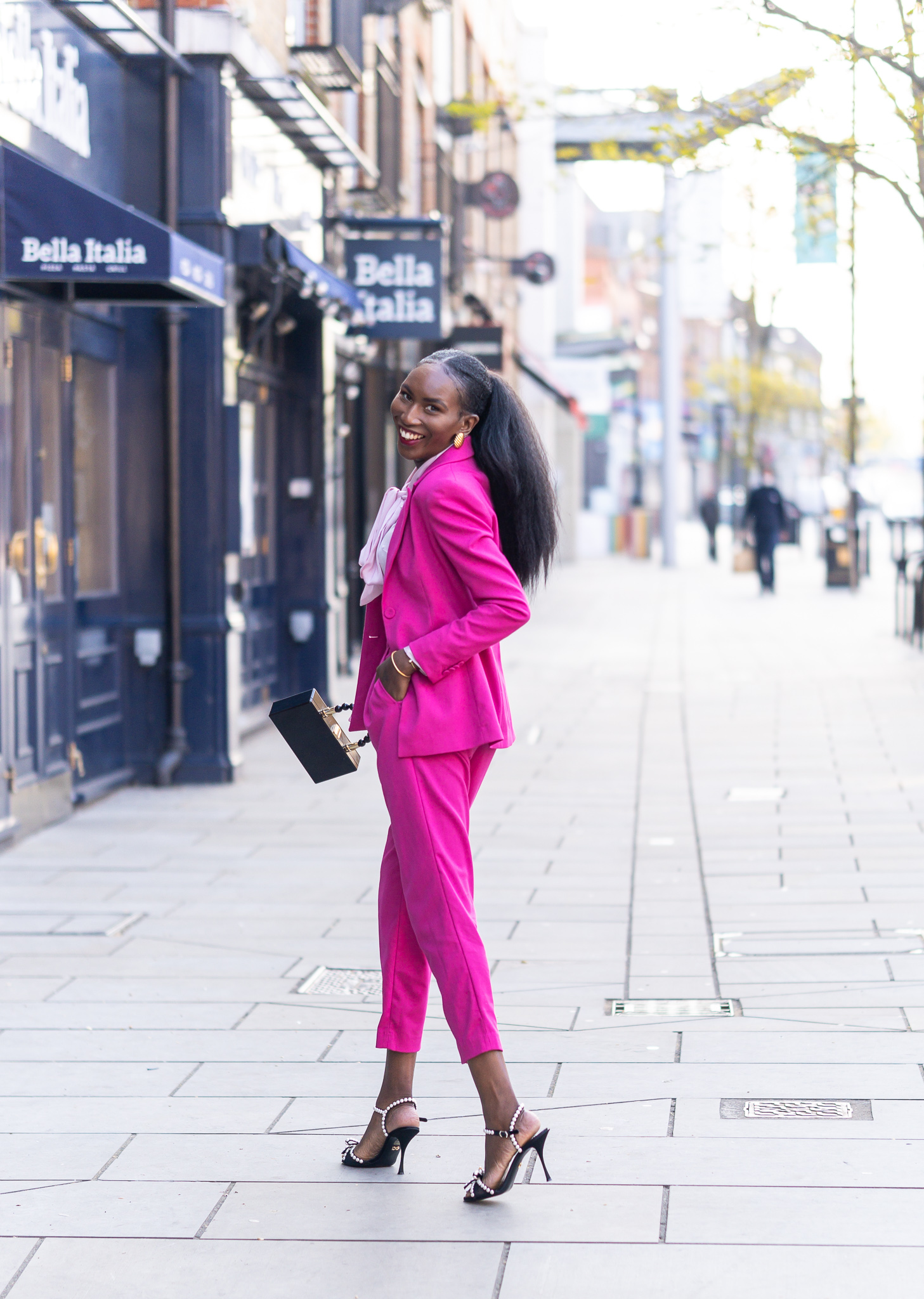 Stylish Pink Suit for a Trendy Look